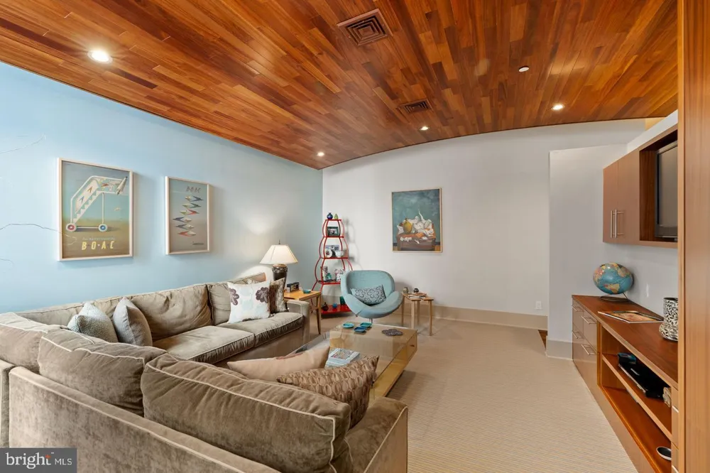 1606 CHESTNUT STREET #UNIT 2 Philadelphia, PA 19103