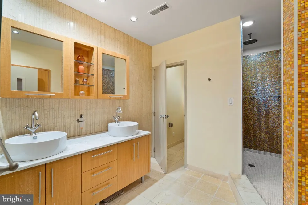 1606 CHESTNUT STREET #UNIT 2 Philadelphia, PA 19103