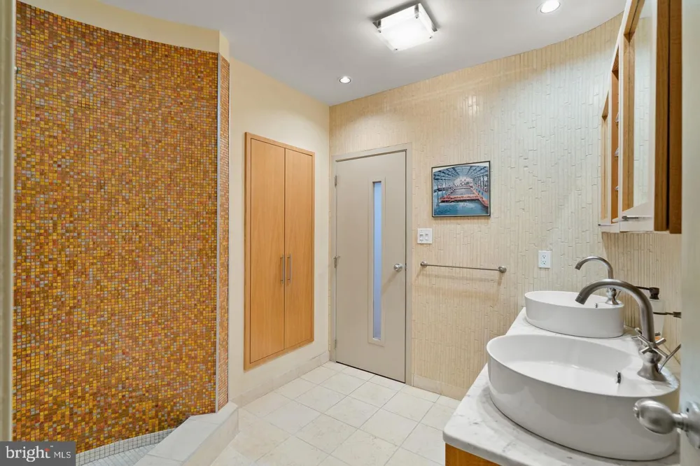 1606 CHESTNUT STREET #UNIT 2 Philadelphia, PA 19103