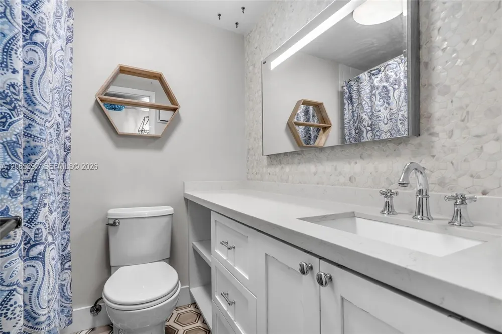 465 Swallow Dr #10 Miami Springs, FL 33166