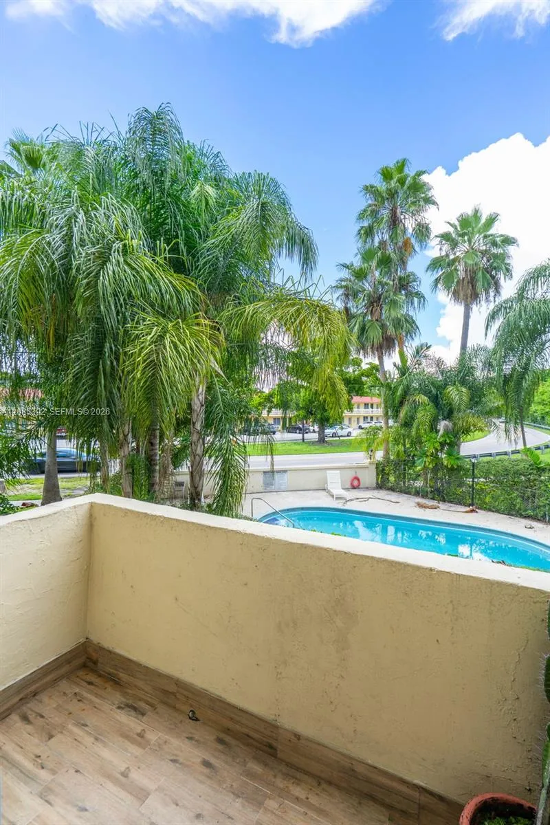 465 Swallow Dr #10 Miami Springs, FL 33166