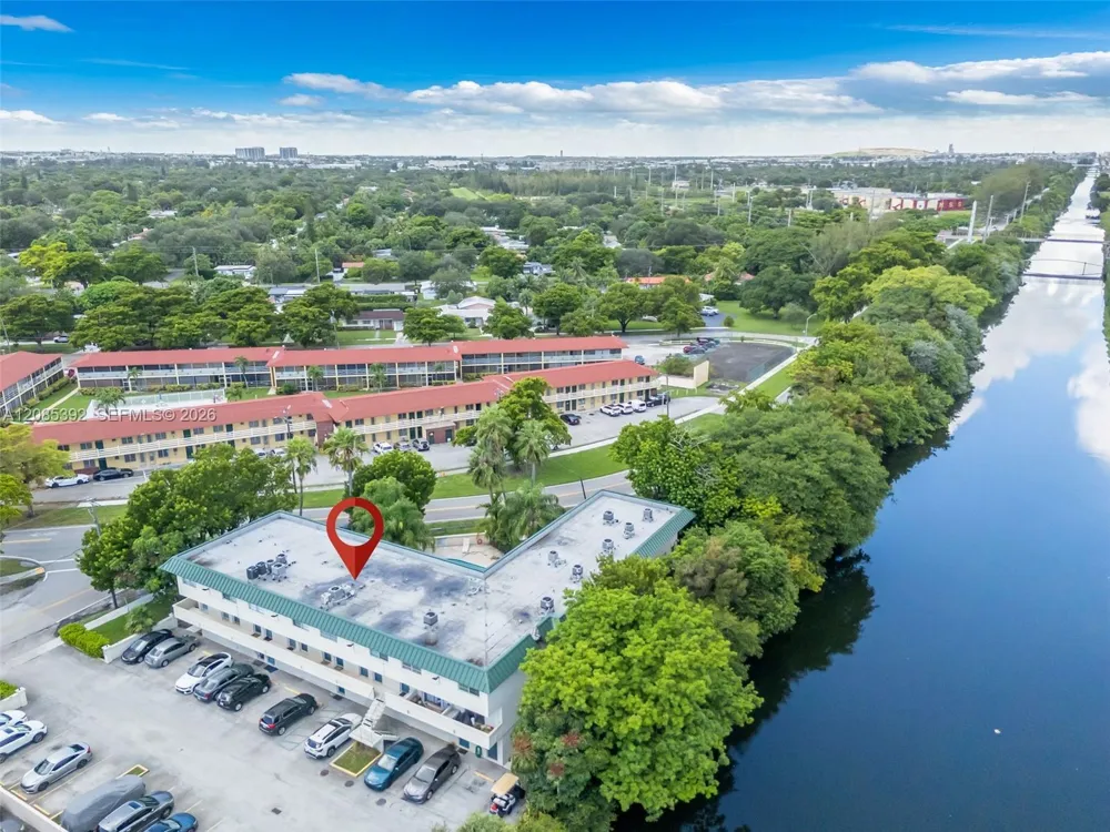 465 Swallow Dr #10 Miami Springs, FL 33166