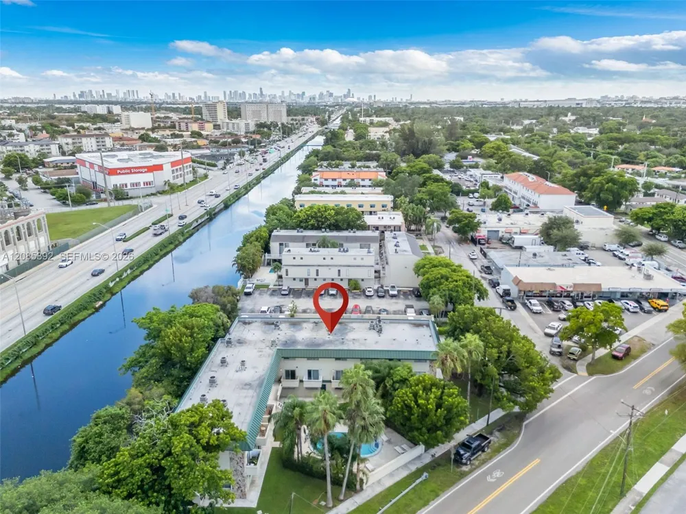 465 Swallow Dr #10 Miami Springs, FL 33166