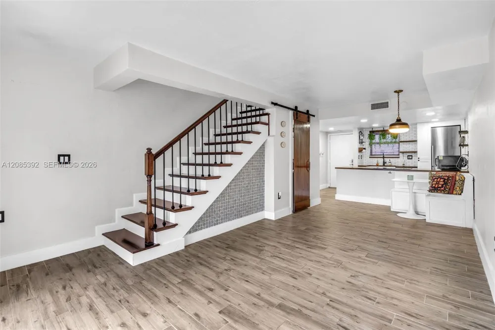 465 Swallow Dr #10 Miami Springs, FL 33166