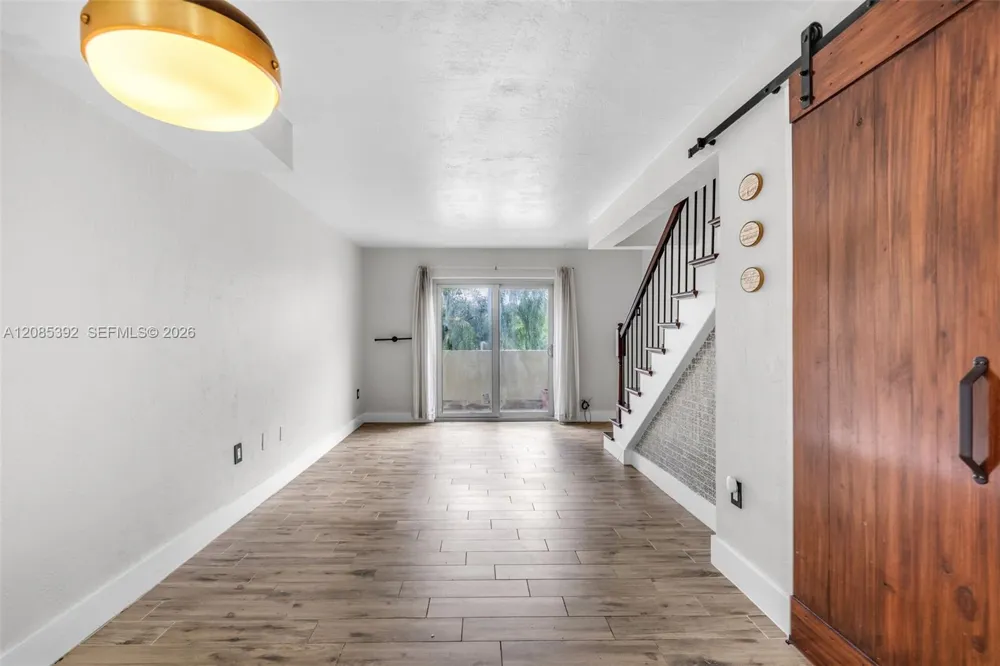 465 Swallow Dr #10 Miami Springs, FL 33166