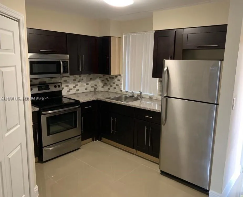 6175 NW 186th St #305 Hialeah, FL 33015