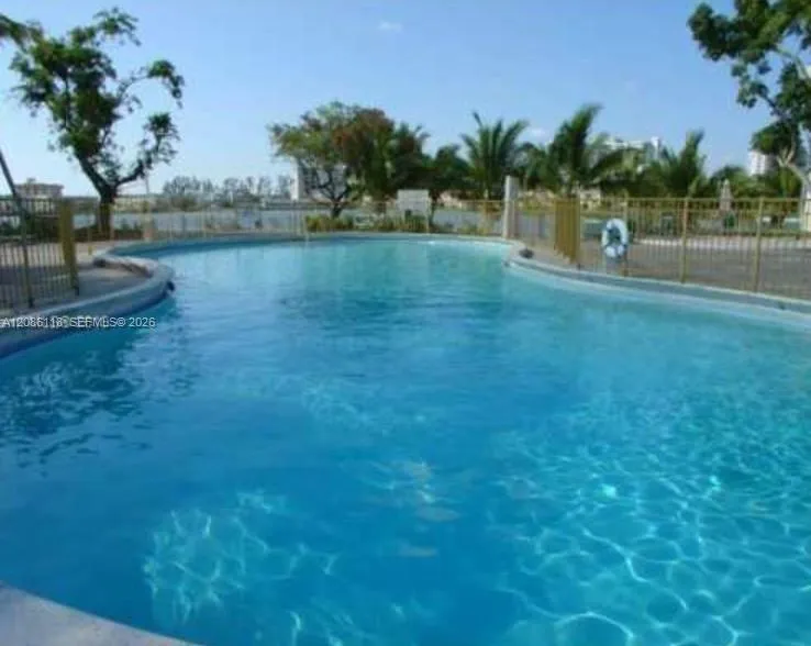 6175 NW 186th St #305 Hialeah, FL 33015