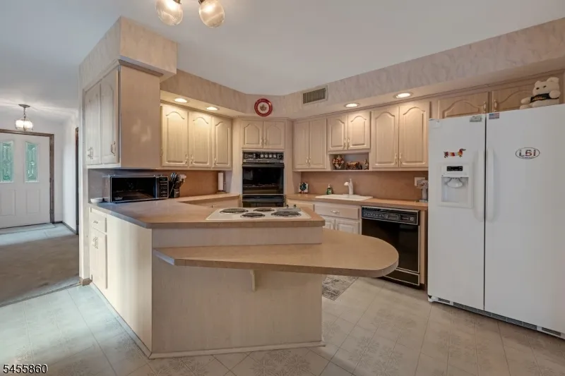 84 Two Bridges Rd Montville, NJ 07082