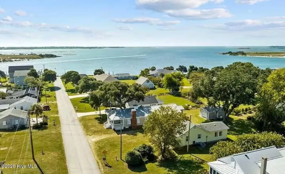 208 Hill Street Cedar Point, NC 28584
