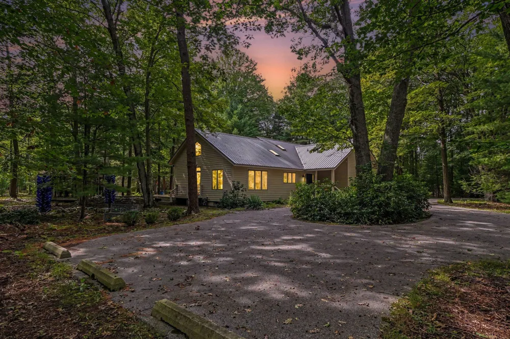 1439 W Sternberg Road Norton Shores, MI 49441