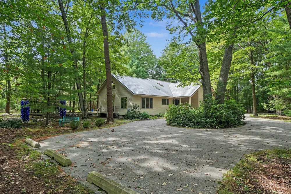 1439 W Sternberg Road Norton Shores, MI 49441