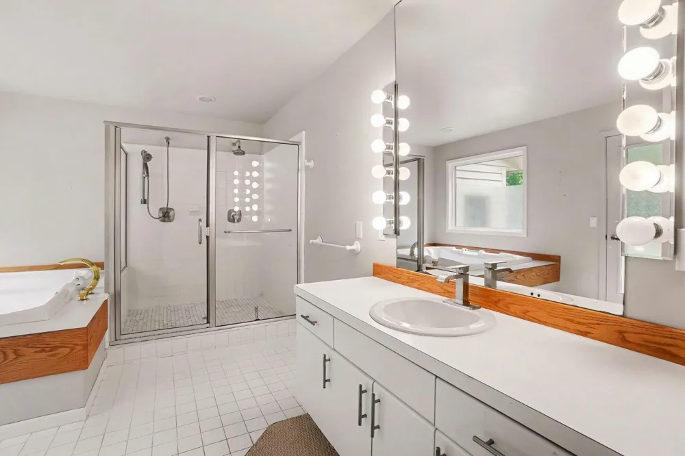 1439 W Sternberg Road Norton Shores, MI 49441