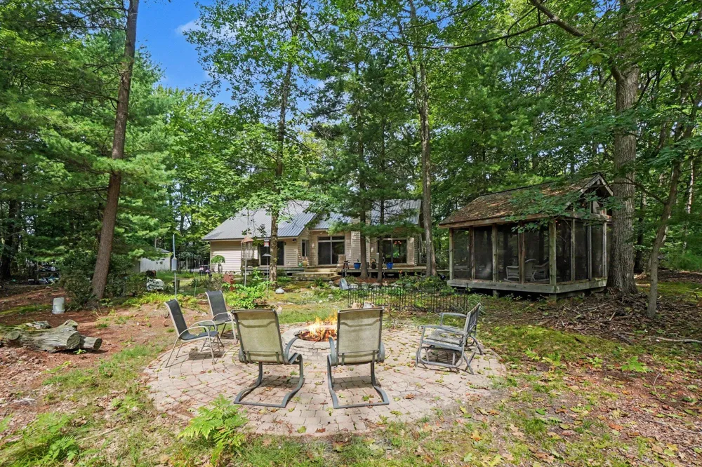 1439 W Sternberg Road Norton Shores, MI 49441