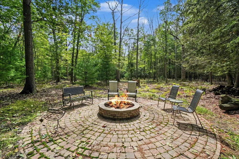 1439 W Sternberg Road Norton Shores, MI 49441