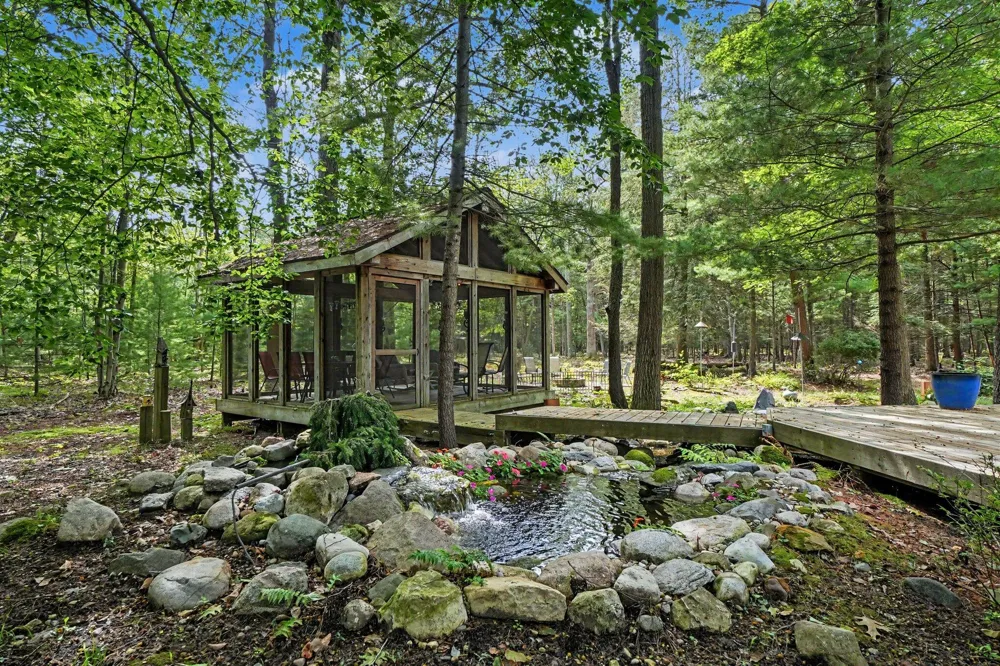 1439 W Sternberg Road Norton Shores, MI 49441