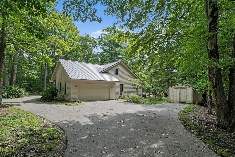 1439 W Sternberg Road Norton Shores, MI 49441