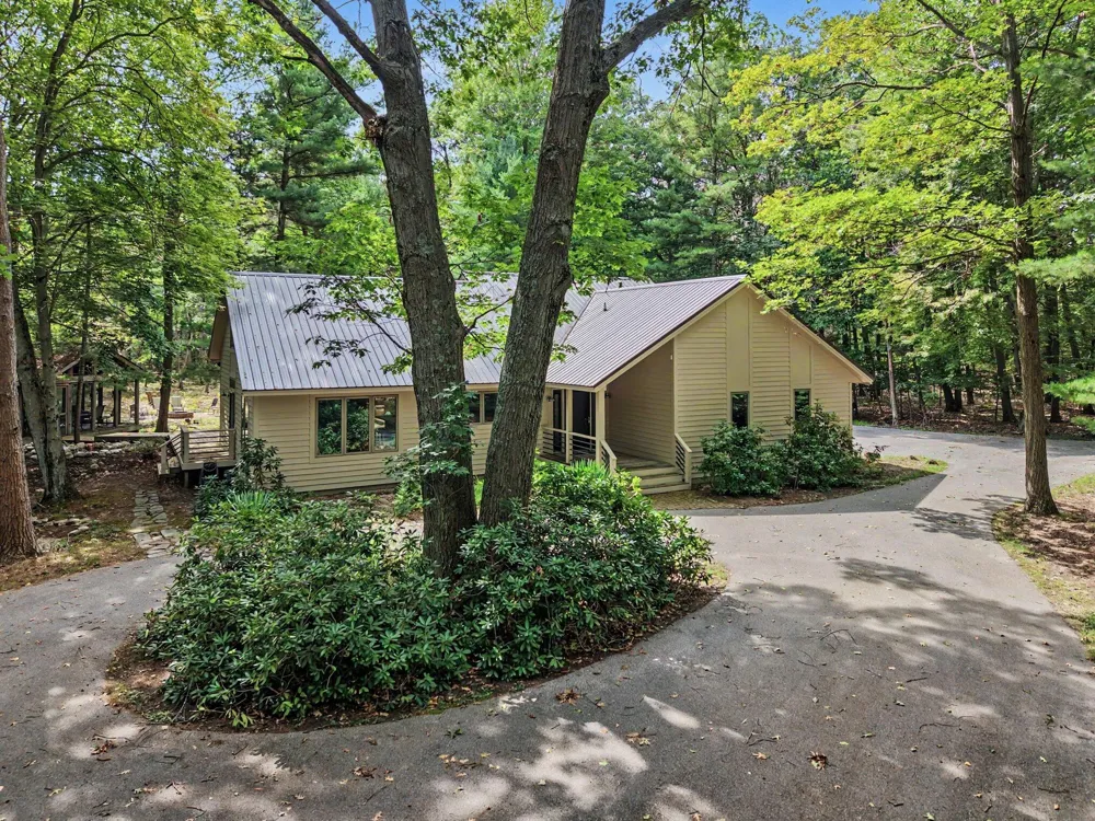 1439 W Sternberg Road Norton Shores, MI 49441