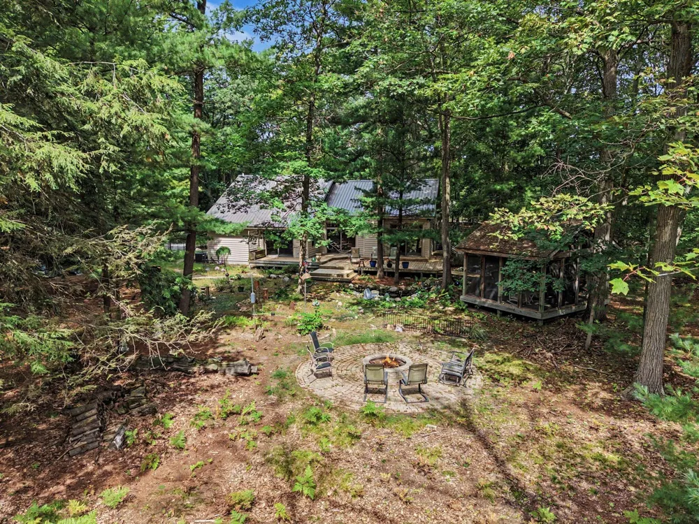 1439 W Sternberg Road Norton Shores, MI 49441