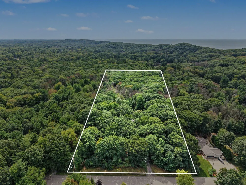 1439 W Sternberg Road Norton Shores, MI 49441
