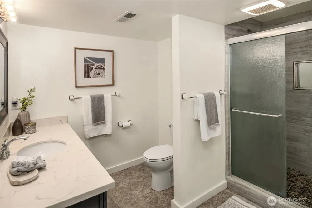 30706 19th Avenue S Federal Way, WA 98003
