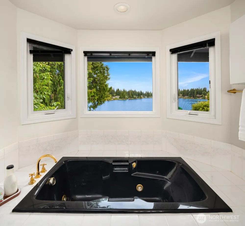30706 19th Avenue S Federal Way, WA 98003