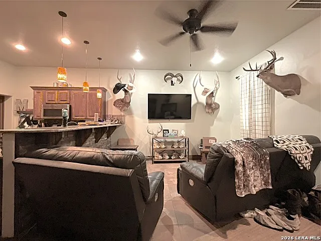 205 Western Ave Leming, TX 78050