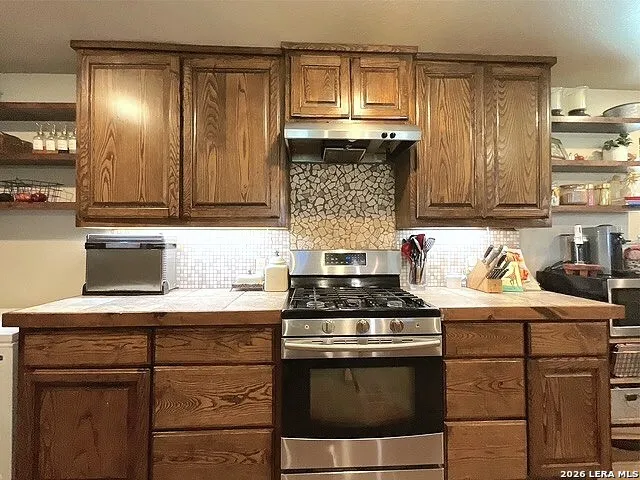 205 Western Ave Leming, TX 78050