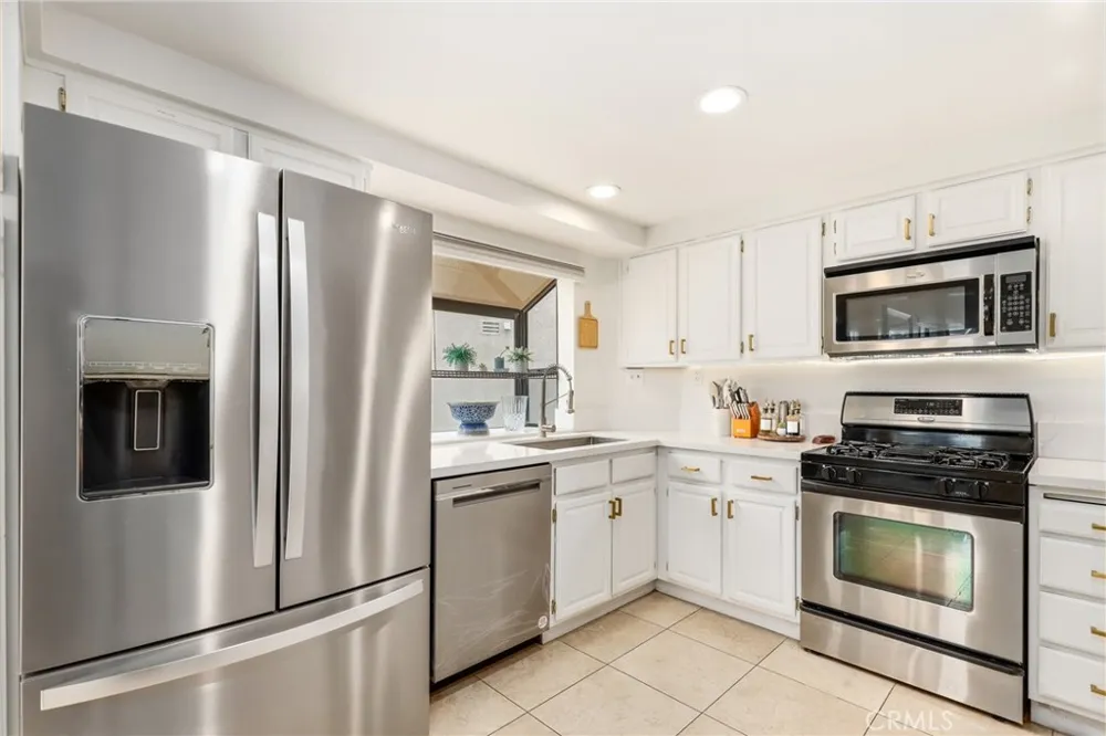 22 Rocky Creek Lane Laguna Hills, CA 92653