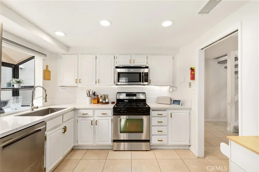 22 Rocky Creek Lane Laguna Hills, CA 92653
