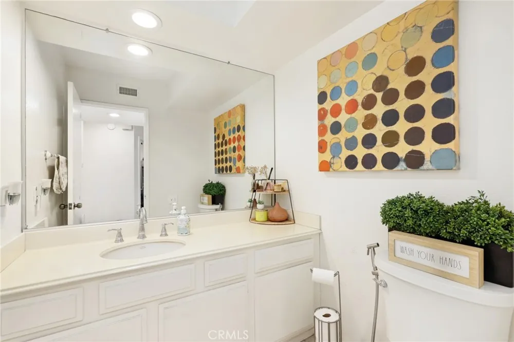 22 Rocky Creek Lane Laguna Hills, CA 92653