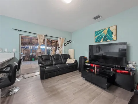 396 NW 12th Pl
