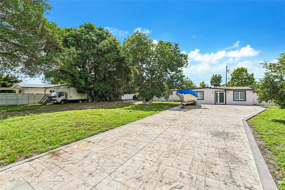 2934 NW 96th St Miami, FL 33147