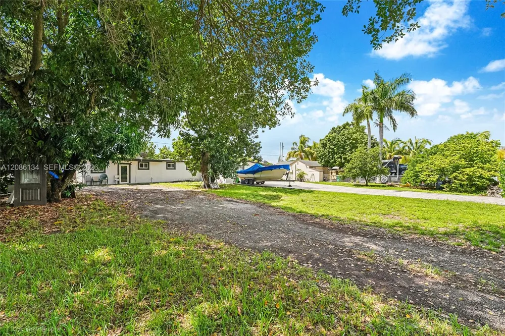 2934 NW 96th St Miami, FL 33147