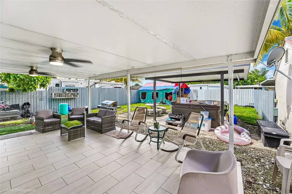 2934 NW 96th St Miami, FL 33147