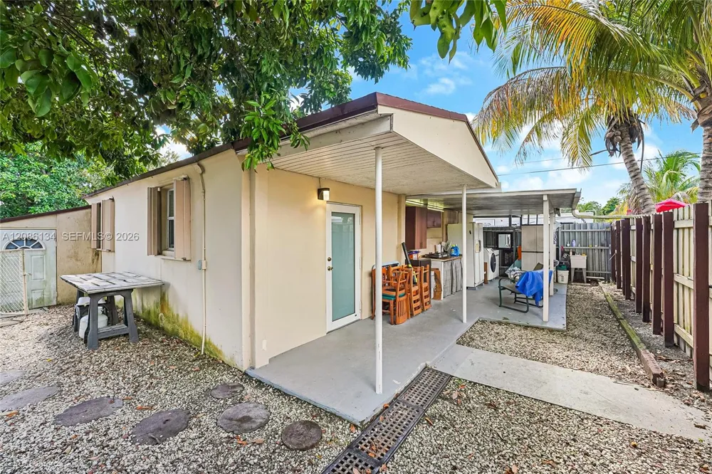 2934 NW 96th St Miami, FL 33147
