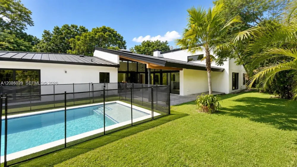 2765 NE 35th Dr Fort Lauderdale, FL 33308