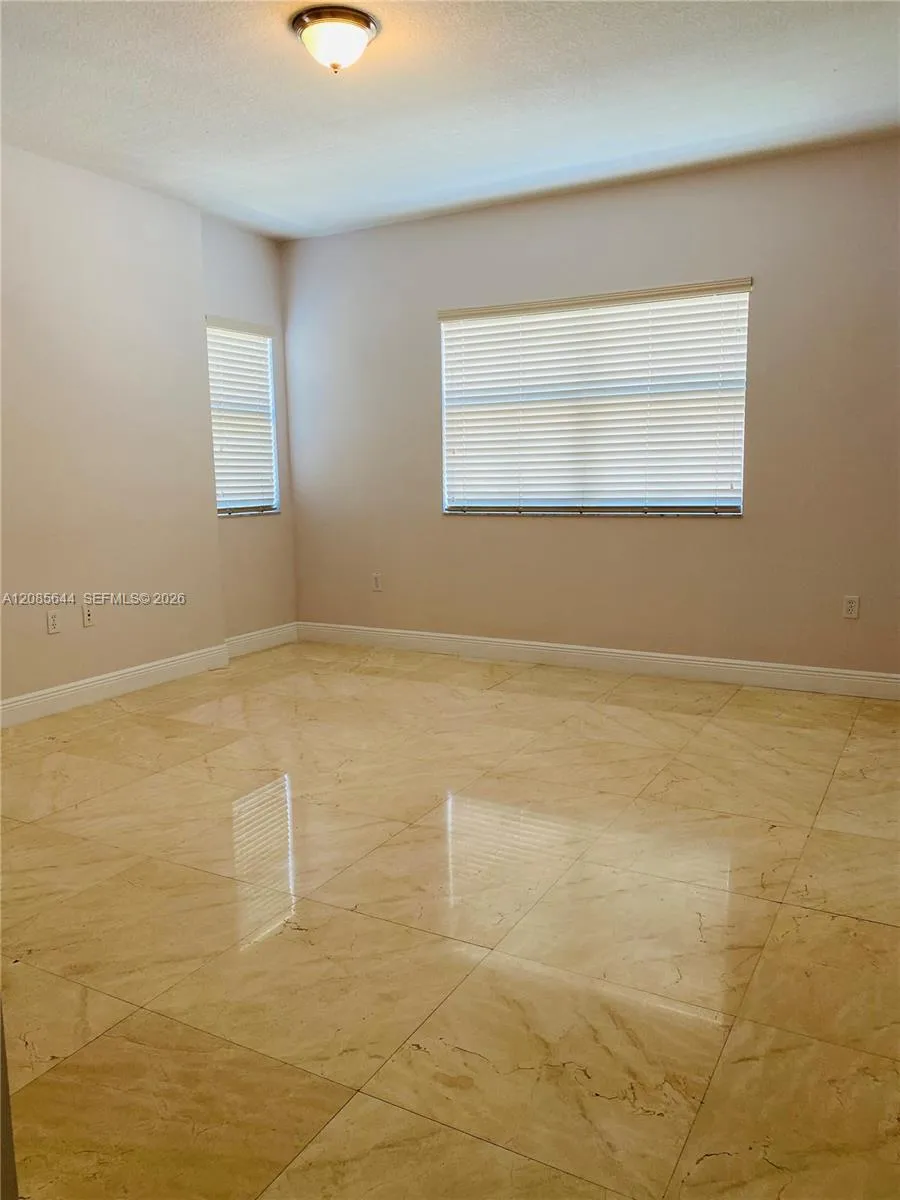 118 Zamora Ave #409 Coral Gables, FL 33134