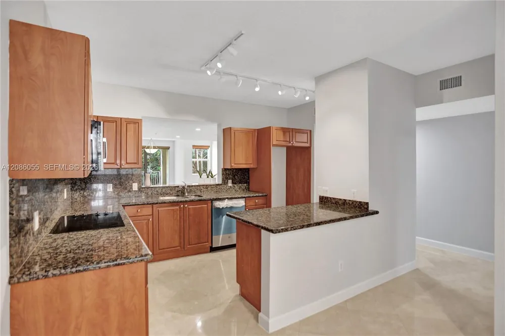 7564 SW 102nd St #211 Pinecrest, FL 33156
