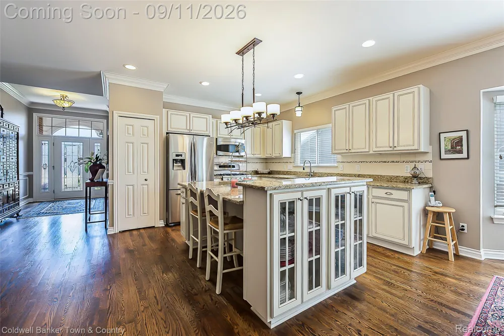 398 Delmar Court Highland Charter Township, MI 48357