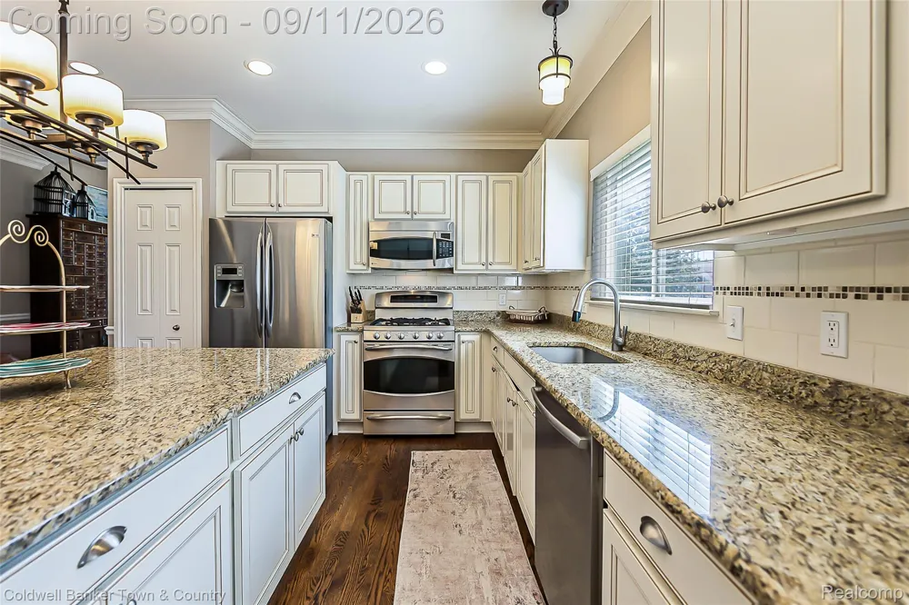 398 Delmar Court Highland Charter Township, MI 48357