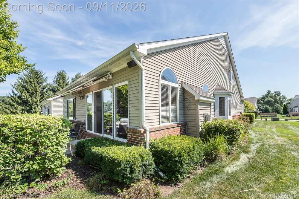 398 Delmar Court Highland Charter Township, MI 48357