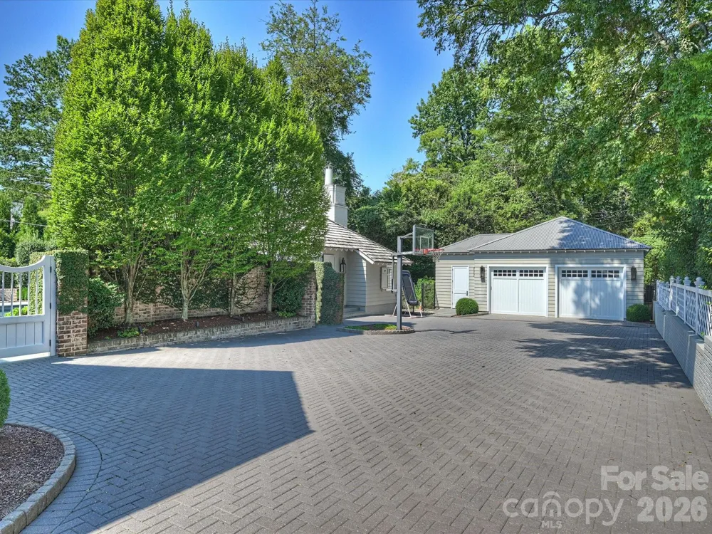 2414 Forest Drive Charlotte, NC 28211