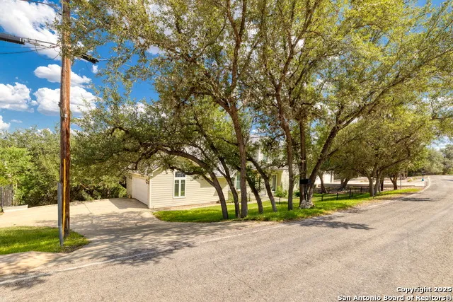 1761 Lakeside W Canyon Lake, TX 78133