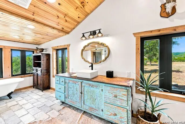 259 Gate Road Pipe Creek, TX 78063
