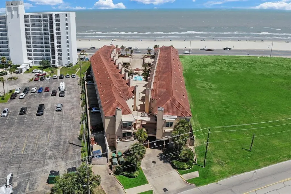 7312 Seawall Boulevard #106 Galveston, TX 77551