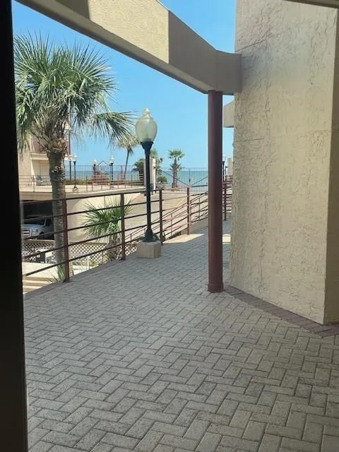 7312 Seawall Boulevard #106 Galveston, TX 77551