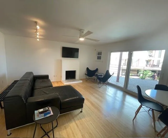 7312 Seawall Boulevard #106 Galveston, TX 77551