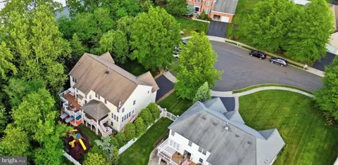 2780 HONEYSUCKLE LANE