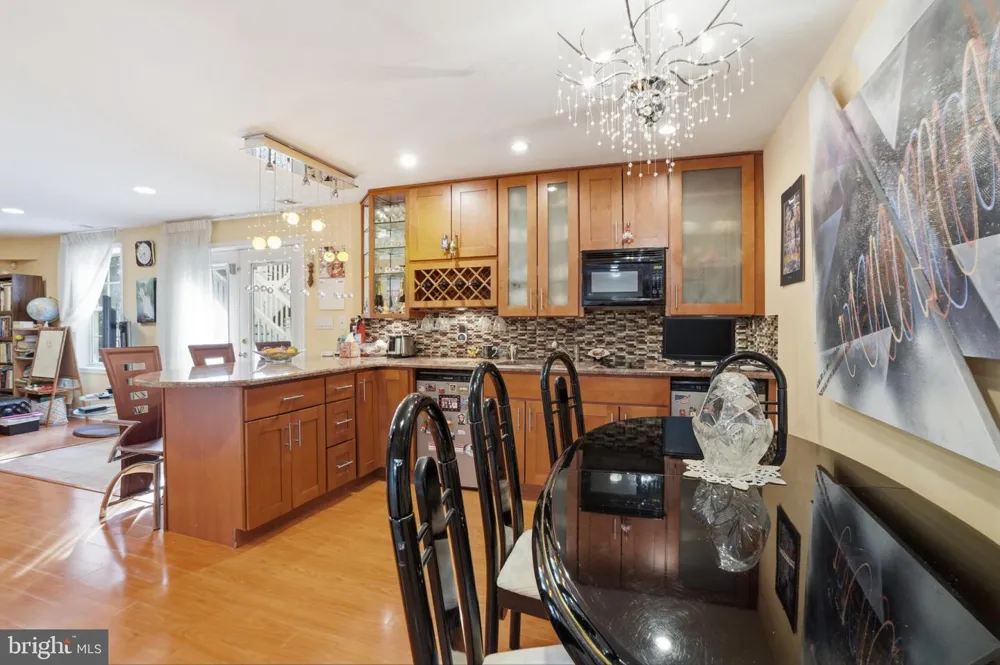2780 HONEYSUCKLE LANE Huntingdon Valley, PA 19006