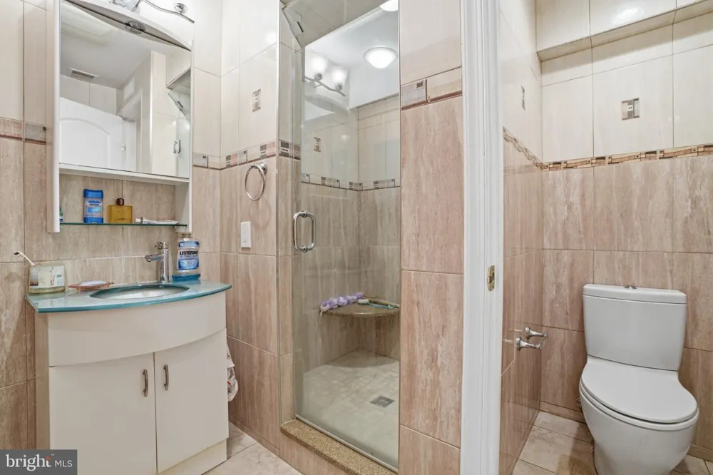 2780 HONEYSUCKLE LANE Huntingdon Valley, PA 19006